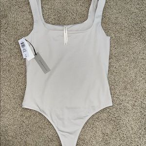 nude aritzia babaton square neck bodysuit